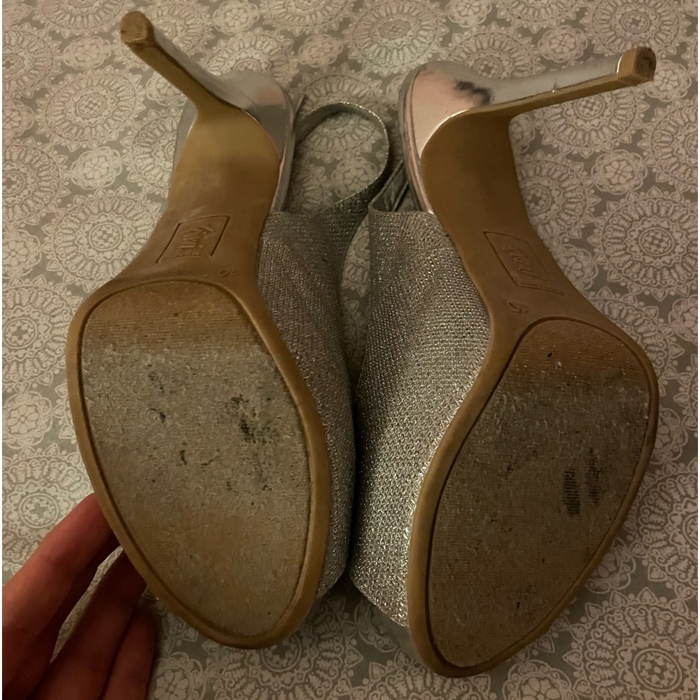 Silver heels - Picture 2 of 4